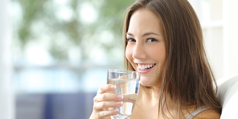 thiếu nước cũng có thể làm tăng mức hormone gây căng thẳng trong cơ thể, khiến tình trạng thêm nặng nề.