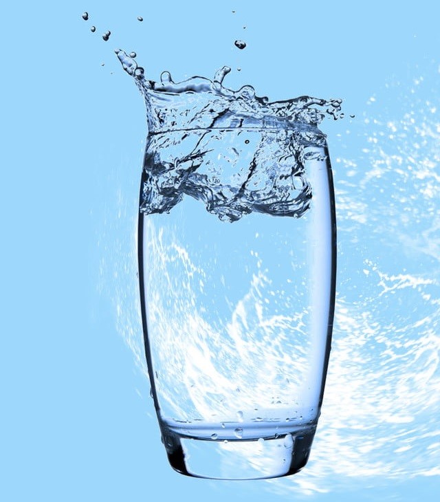 uống nhiều nước giúp giảm cân
