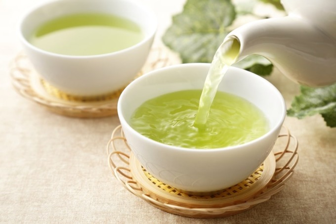 Uống trà xanh thường xuyên giúp đốt cháy mỡ nội tạng.