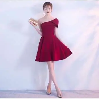 Những mẫu váy dự tiệc giúp nàng có vòng 1 quyến rũ mọi ánh nhìn.