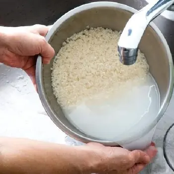 SỮ DỤNG NƯỚC VO GẠO RỬA MẶT