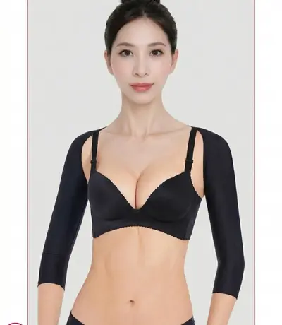 Áo gen sau hút mỡ bắp tay ôm sát giúp giảm sưng nề và định hình cơ nhanh chóng.