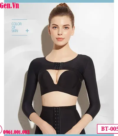 ao-dinh-hinh-mau-den-om-sat-vung-nach-va-canh-tay