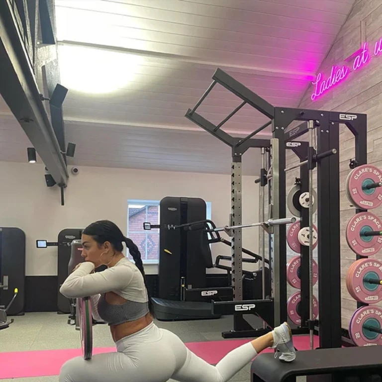 tuyệt chiêu giảm cân của bạn gái cầu thủ ronado