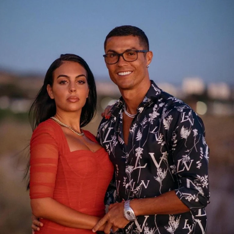 thể dục giảm cân cùng các bạn gái của cầu thủ